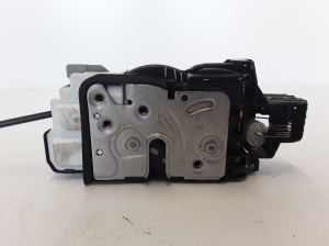 VOLVO XC60 (2017–2026) Rear side door lock 31462447 - 4