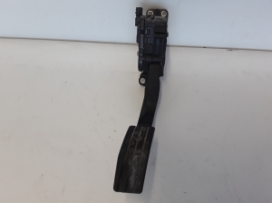 Accelerator pedal - 8200426241