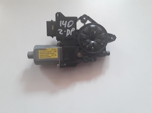 Hyundai i40 (2011–2026) Esiukse aknatõstuki mootor 824603Z010 - 3