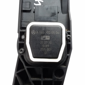 Mercedes Benz R-Class 251 (2006–2017) Gaasipedaal A1643000504 - 3