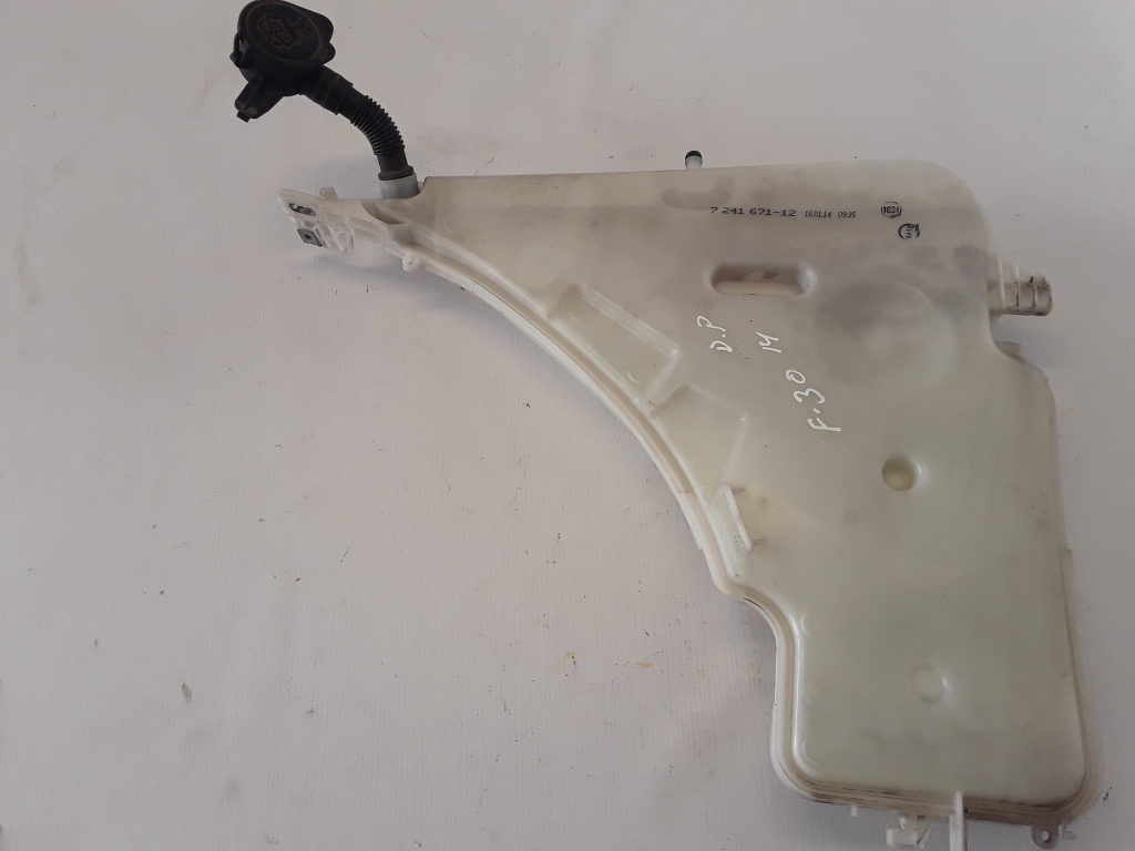 BMW 3 SERIES F30 (2011–2018) Esiklaasi pesuvedeliku paak 7241671 BMW 3 SERIES F30 (2011–2018) Esiklaasi pesuvedeliku paak 7241671