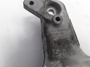  Engine holder 