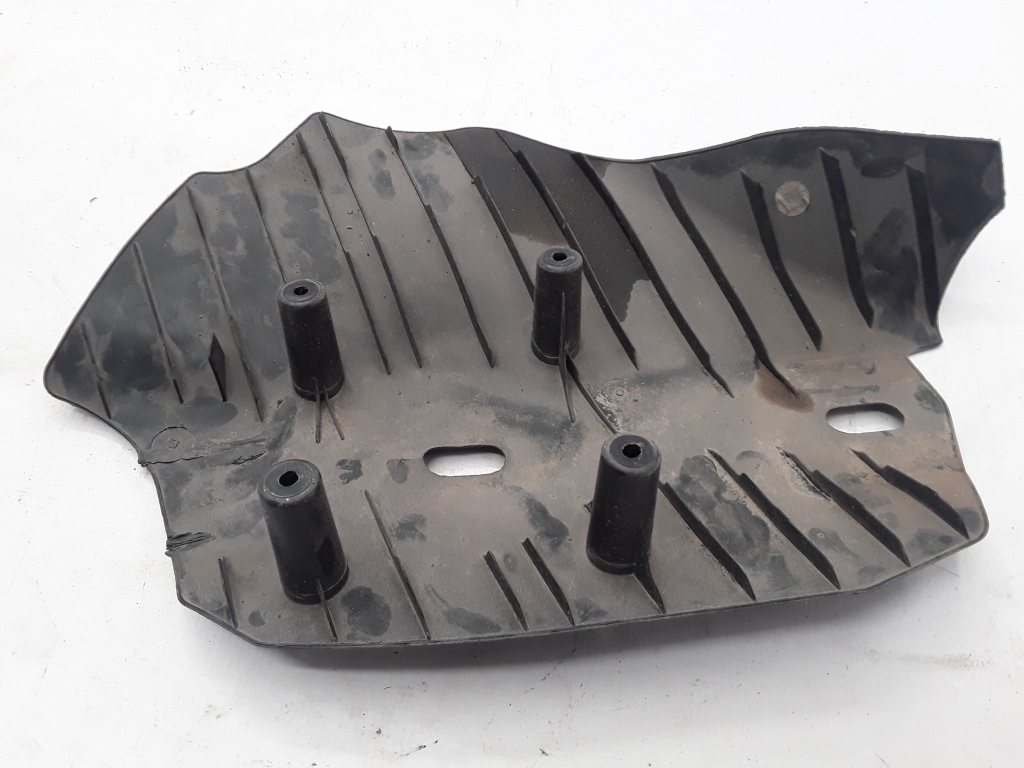 BMW 3 Series F30/F31 (2011-2020) Jobb középső alsó védelem 6796137 22374686