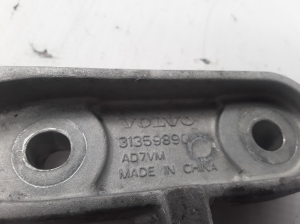  Engine cushion 