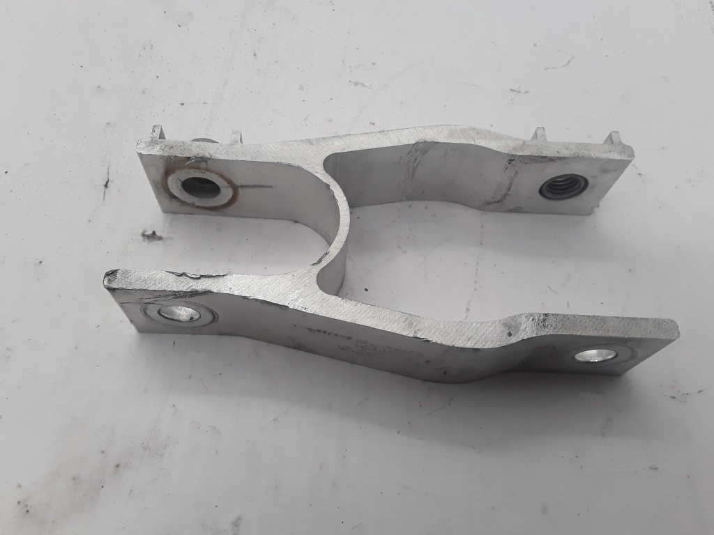 VOLVO XC90 D4 (2015, 140kw, 2.00l) Engine Bracket Right Side 31339951