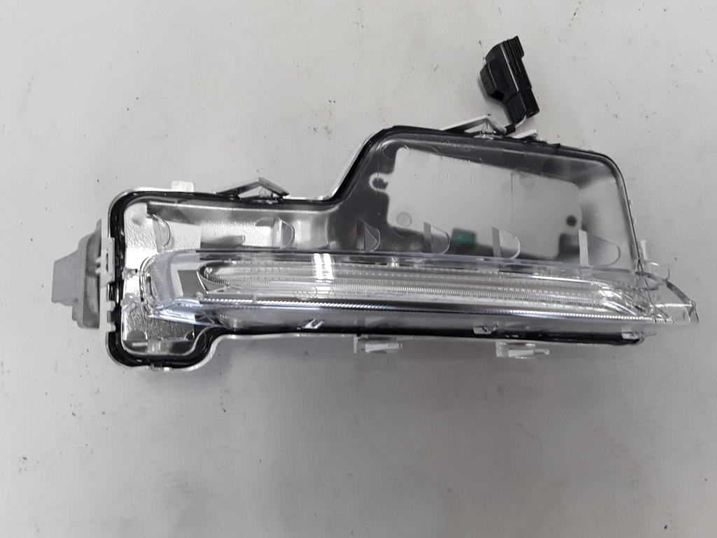 VOLVO V60 1 generation (2010-2020) Front Right Fog Light 31420396 22376456