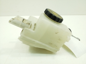 TOYOTA Prius W30/35 (2009–2015) Bremsflüssigkeitsbehälter 4722047060 - 2