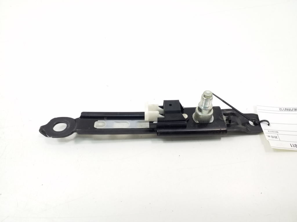 TOYOTA Prius W30/35 (2009–2015) Turvavöö kõrguse regulaator 7320053010 TOYOTA Prius W30/35 (2009–2015) Turvavöö kõrguse regulaator 7320053010