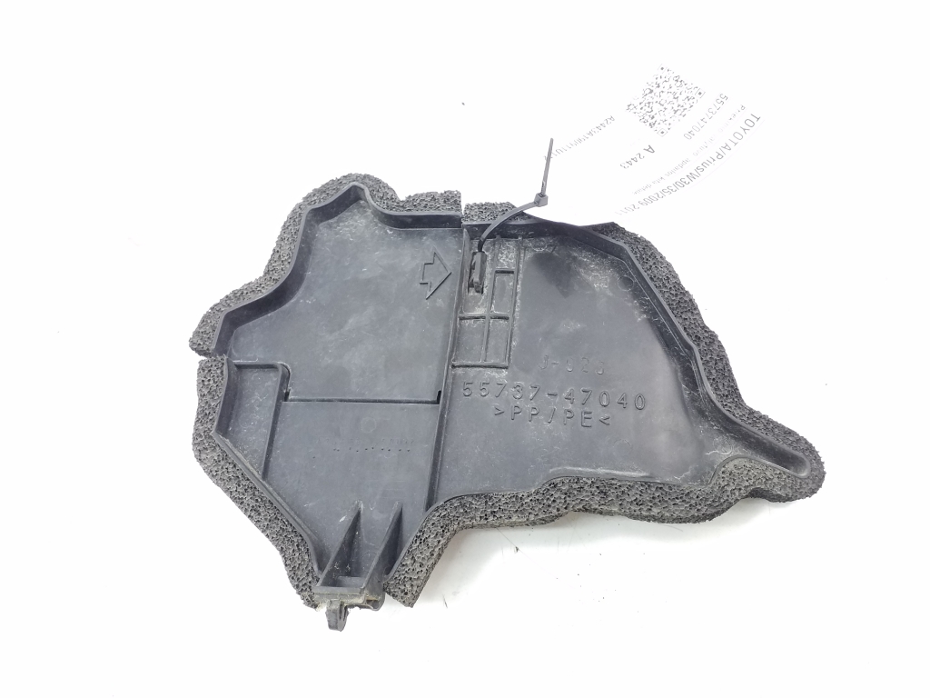 TOYOTA Prius W30/35 (2009–2015) Sonstiges Teil der Scheibenwischerverkleidung 5573747040 TOYOTA Prius W30/35 (2009–2015) Sonstiges Teil der Scheibenwischerverkleidung 5573747040