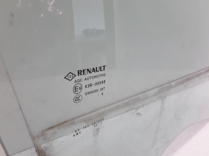 RENAULT Scenic (2016–2026) Esiukse klaas 803007502R - 2