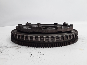  Clutch flywheel 