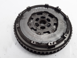  Clutch flywheel 