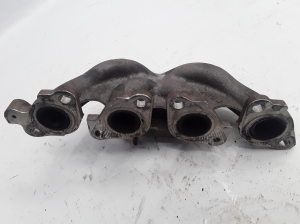  Exhaust manifold 