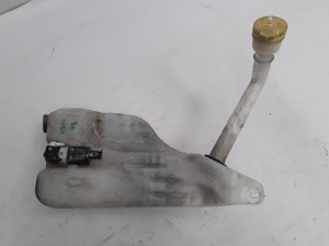  Windscreen washer tank front 