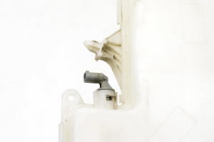 BMW 3 SERIES E90 (2004–2013) Front washer fluid reservoir 706899614 - 3