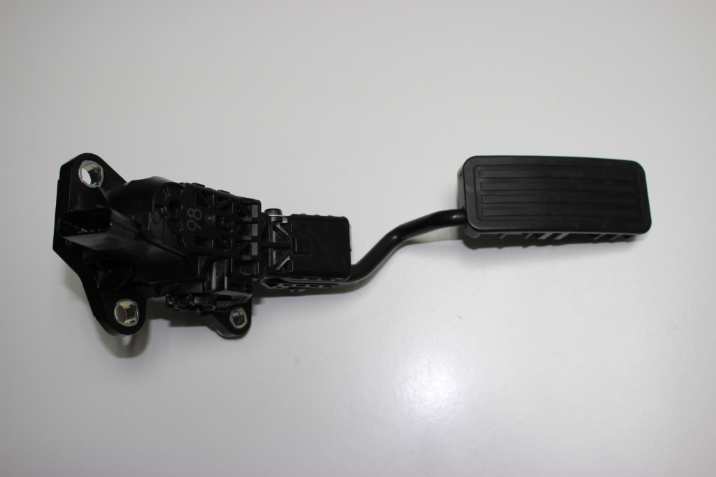 HONDA CR-V 4 generation (2012-2019) Akseleratoriaus (gazo) pedalas 2700000400 21537144