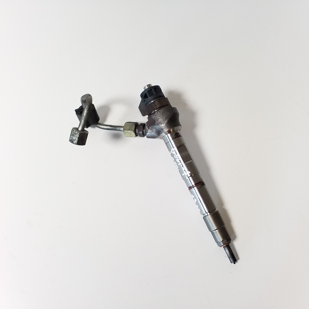 Used Volkswagen Golf Fuel injector 04L130277AE