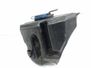  Windscreen washer tank front 