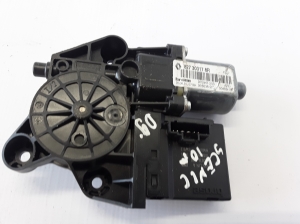 RENAULT Scenic (2009–2015) Rear side door window regulator motor 827303178R - 3