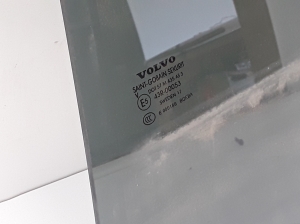 VOLVO V90 (2016–2026) Aizmugurējo sānu durvju stikls 31371954 - 4
