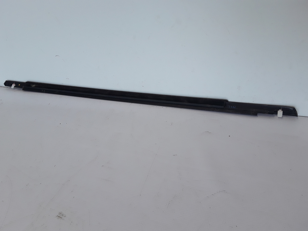 Used VOLVO V90 Rear side door strip to glass outer 31848055