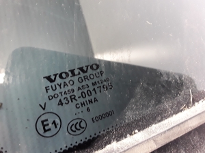 VOLVO V60 (2010–2018) Aizmugurējo sānu durvju trīsstūrveida stikls 31352043 - 2