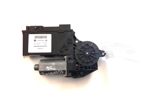 Aizmugurējo sānu durvju logu pacēlāja motors - 7L0959794