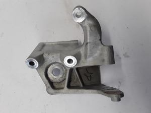  Engine holder 