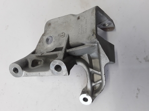  Engine holder 