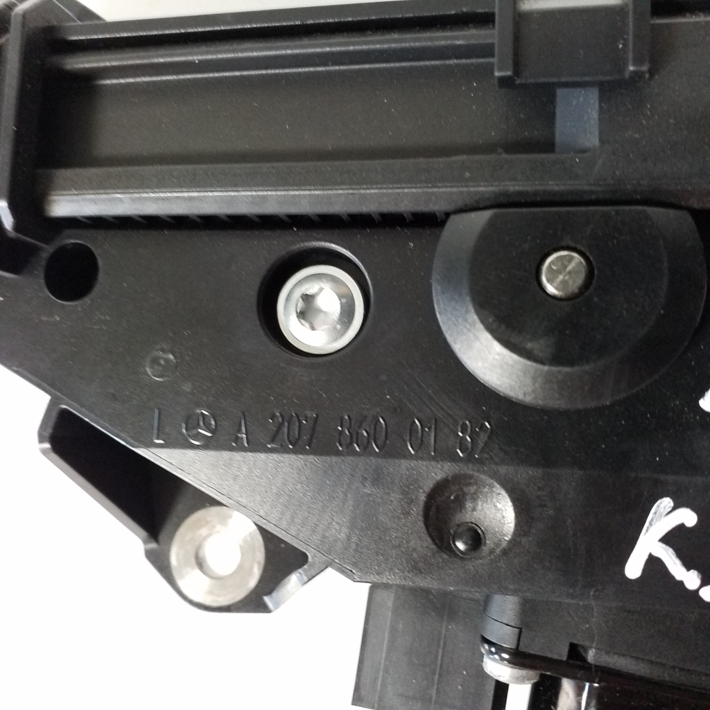 Used Mercedes Benz EClass Seat belt pretensioner A2078600182