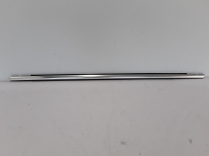 Aizmugurējo sānu durvju stikla ārējā līste - 31490745