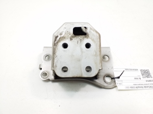 TOYOTA Corola Verso R1 (2004–2009) Front bumper reinforcement damper 570130F010 - 2
