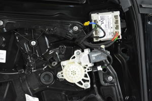 Mercedes Benz C-Class 205 (2014–2021) Esiuksed ja nende osad A2057204723 - 4