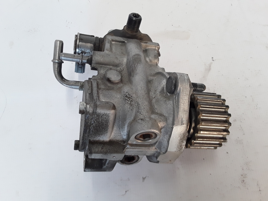 Used VOLVO V90 Fuel pump 31432135