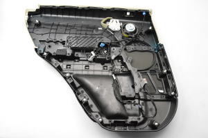 Land Rover Sport (2013–2026) Aizmugurējo sānu durvju apšuvums un tā detaļas - 3