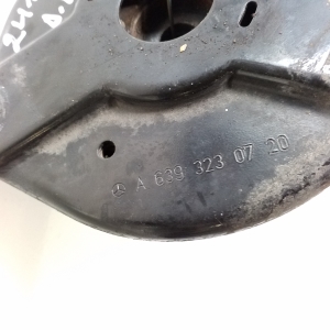 Mercedes Benz V-Class 447 (2014–2026) Front strut mount with bearing A6393230720 - 2