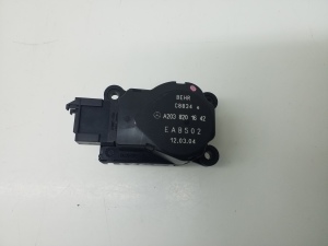   Heater flap actuator  - A2038201642 