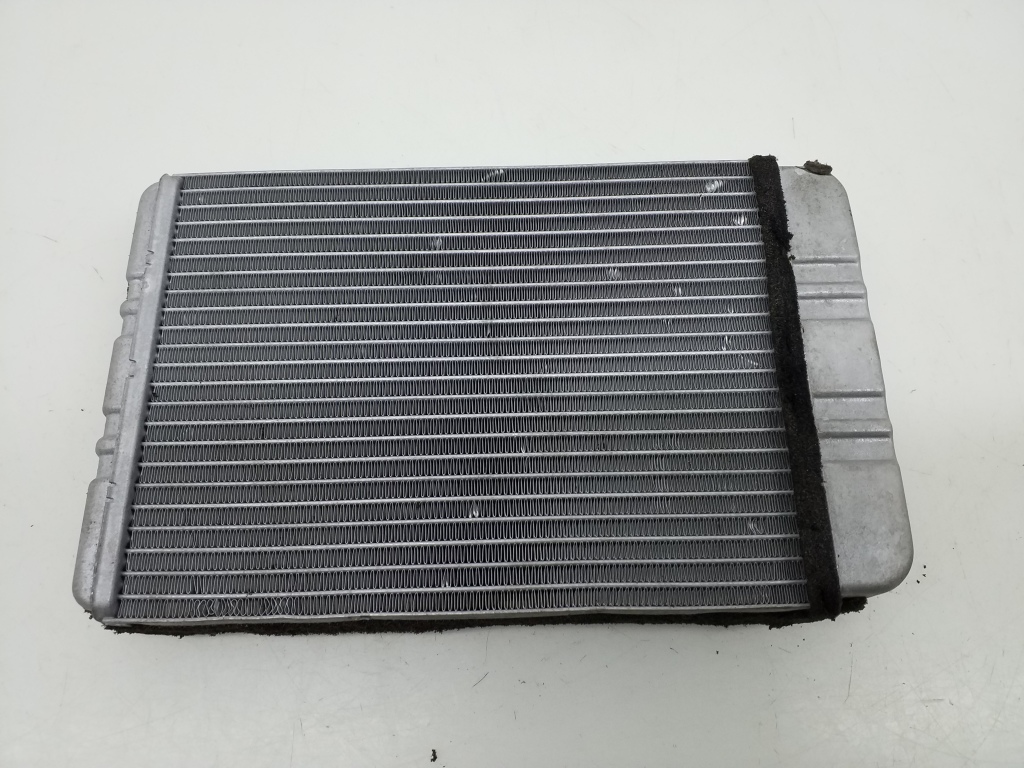 Mercedes Benz C-Class 203 (2000–2007) Salongi soojendusradiaator A2038300161 Mercedes Benz C-Class 203 (2000–2007) Salongi soojendusradiaator A2038300161