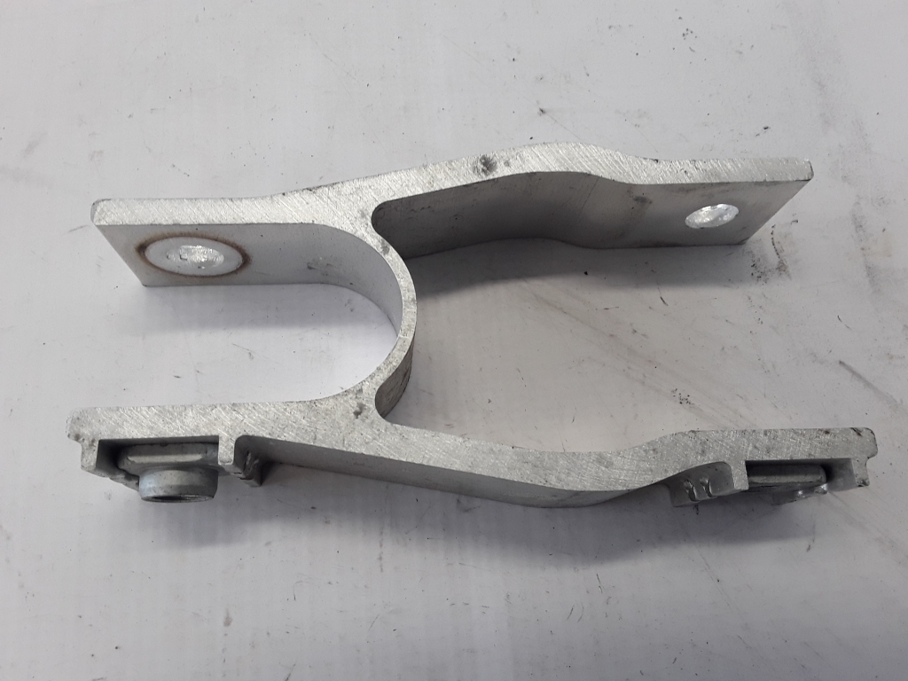 VOLVO V90 2.0 D5 AWD (2016, 173kw, 2.00l) Engine Bracket Right Side 31339951