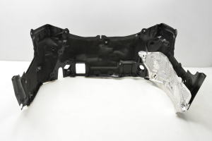 Mercedes Benz C-Class 205 (2014–2021) Muu kaitse A2056207801 - 3