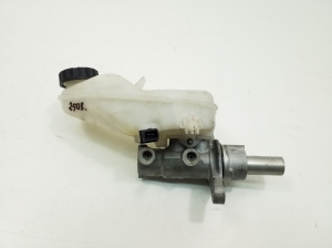  Master cylinder 