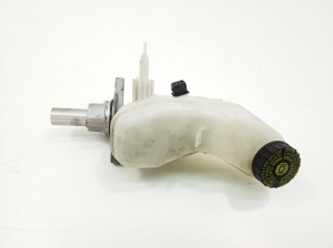  Master cylinder 