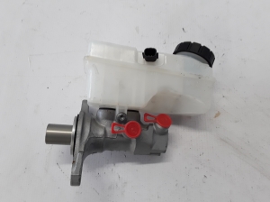  Master cylinder 