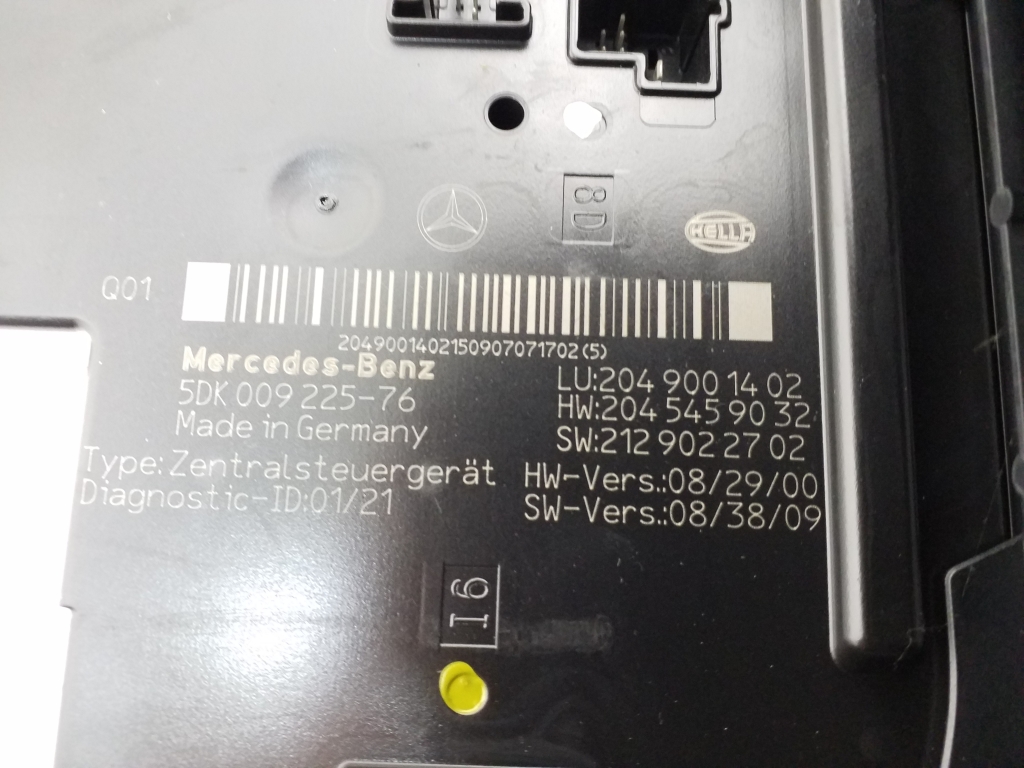 MERCEDES-BENZ GLK-Class X204 (2008-2015) Fuse box A2049001402,A2049005301,A2049061005,A2049009101,A2049004203 20379646