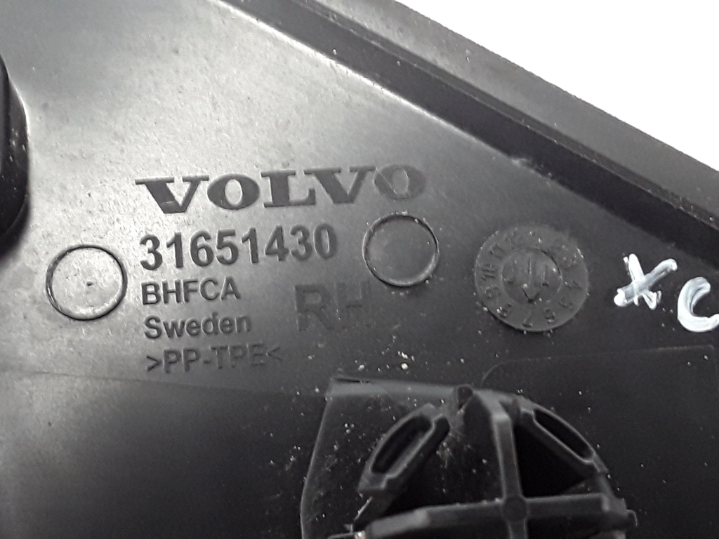 VOLVO XC60 2 generation (2017-2024) Right Side Plastic Sideskirt Cover 31651430 22381050