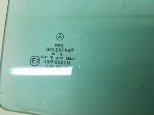 Mercedes Benz E-Class W210 (1995–2002) Aizmugurējo sānu durvju stikls A2107300818 - 2