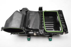 Mercedes Benz C-Class 205 (2014–2021) Luftfiltergehäuse A6540900001 - 4