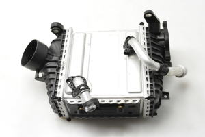 Mercedes Benz C-Class 205 (2014–2021) Vahejahuti radiaator A6540104604 - 2