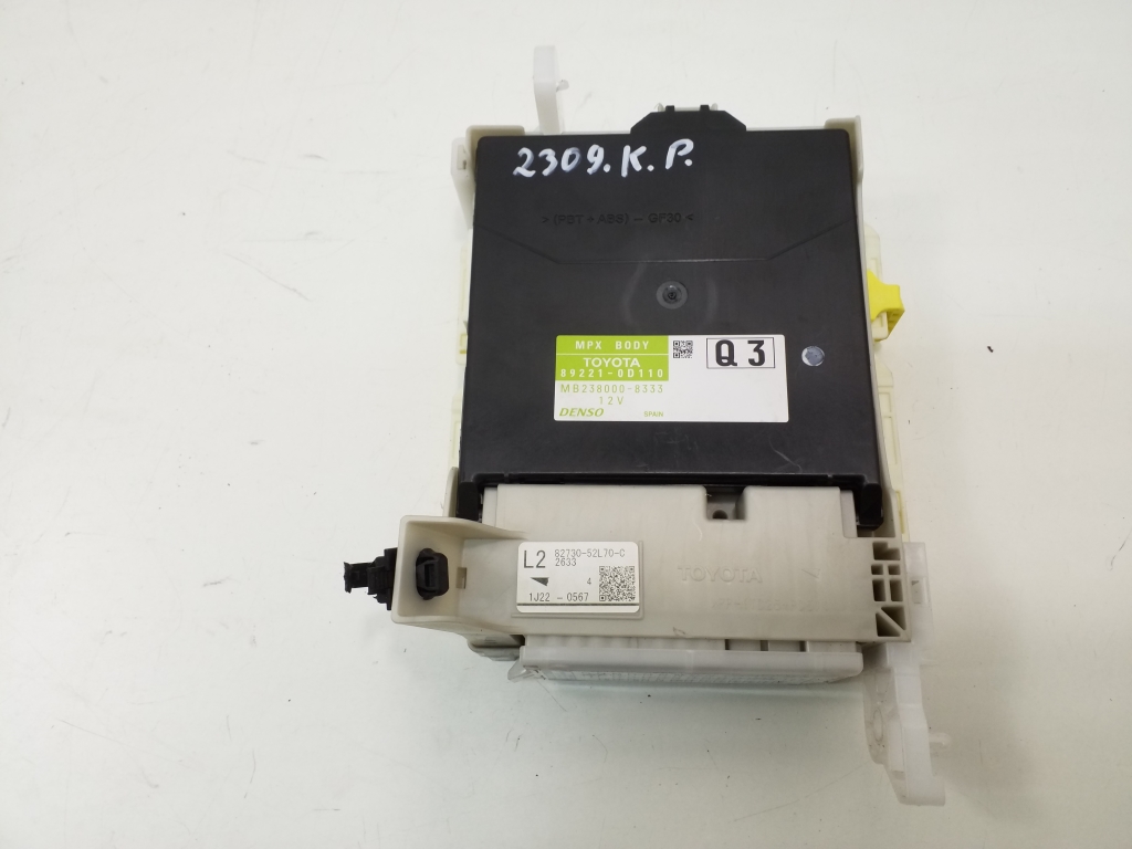 TOYOTA Yaris 3 generation (2010-2019) Fuse box 8273052L70 20379786