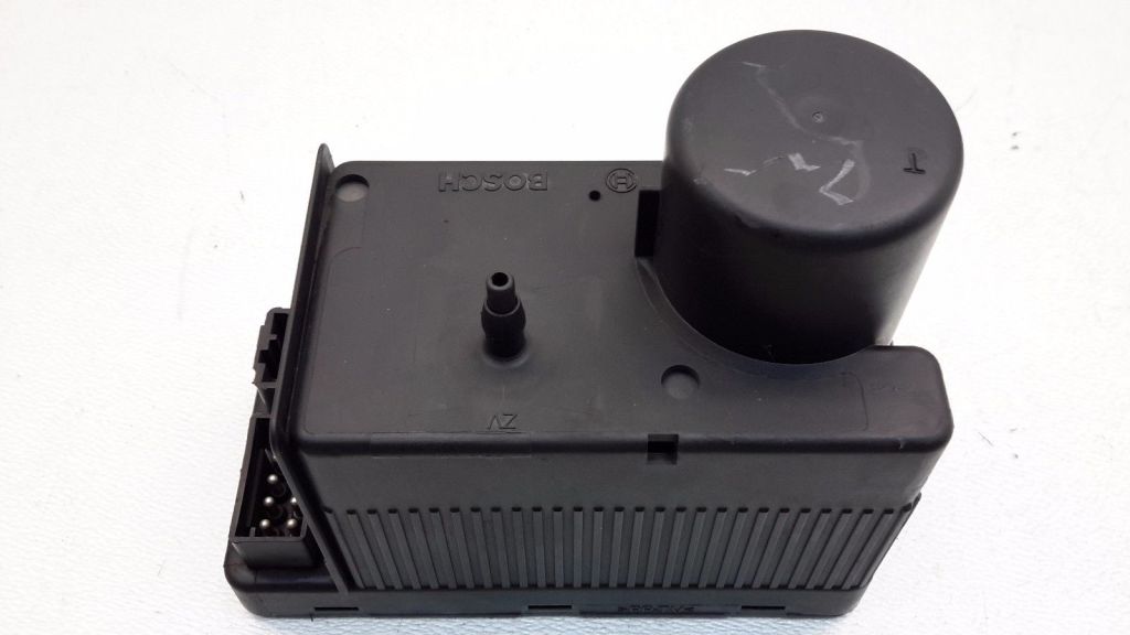 MERCEDES-BENZ C-Class W202/S202 (1993-2001) Central locking control unit A2028001048 20975320